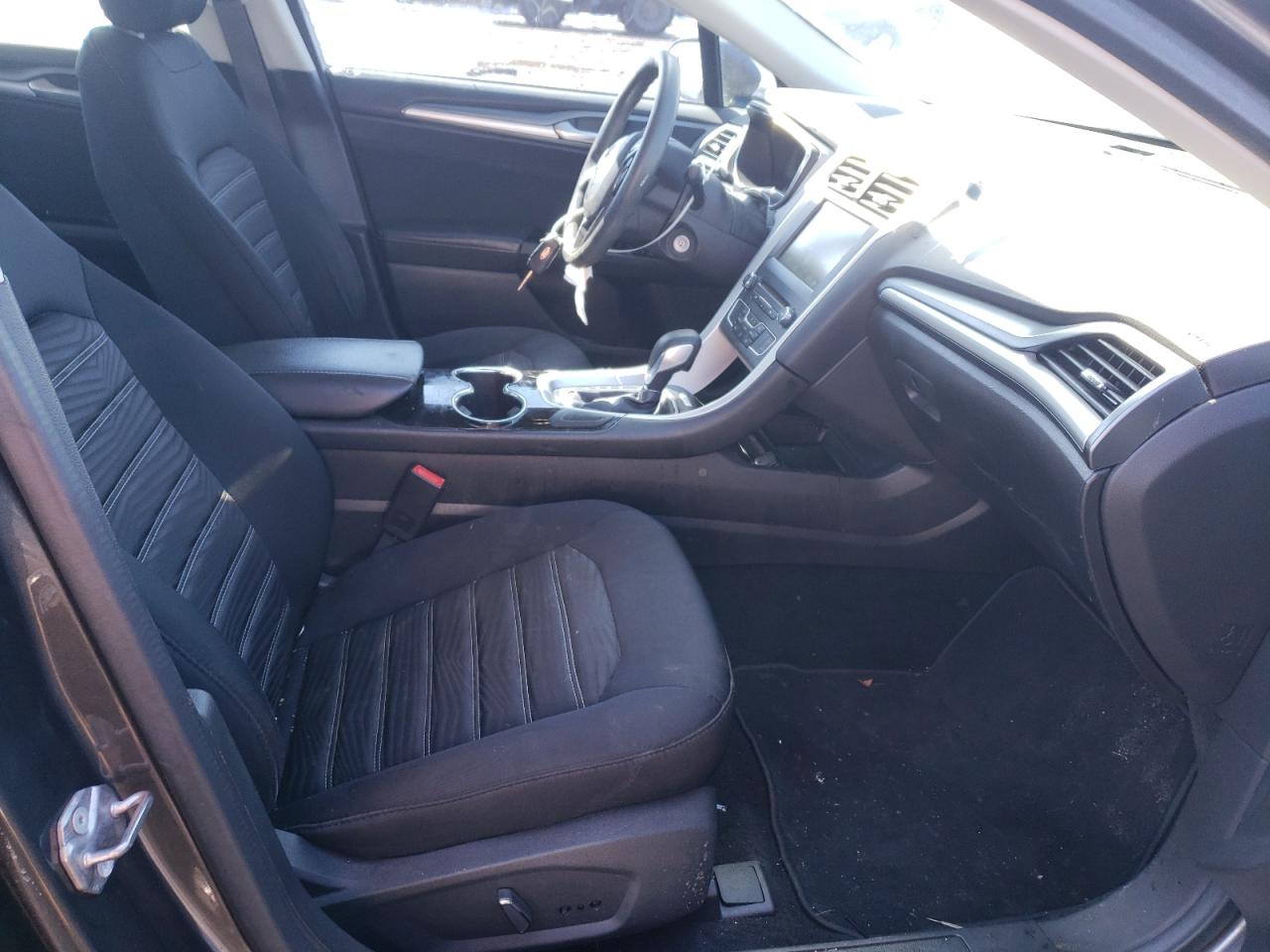 Photo 5 from auction – 2016 FORD FUSION SE with VIN 3FA6P0H73GR132404