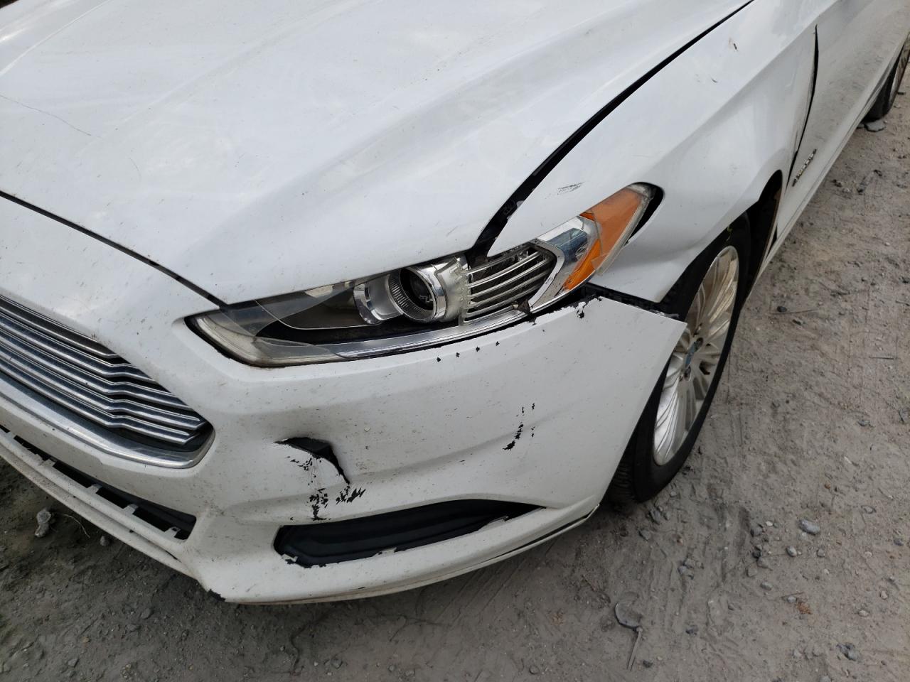 Photo 9 from auction – 2014 FORD FUSION SE with VIN 3FA6P0LU4ER129473