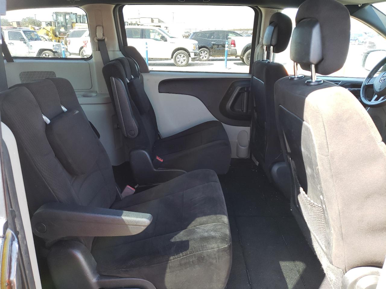 Photo 6 from auction – 2017 DODGE GRAND CARA with VIN 2C4RDGCG4HR661559