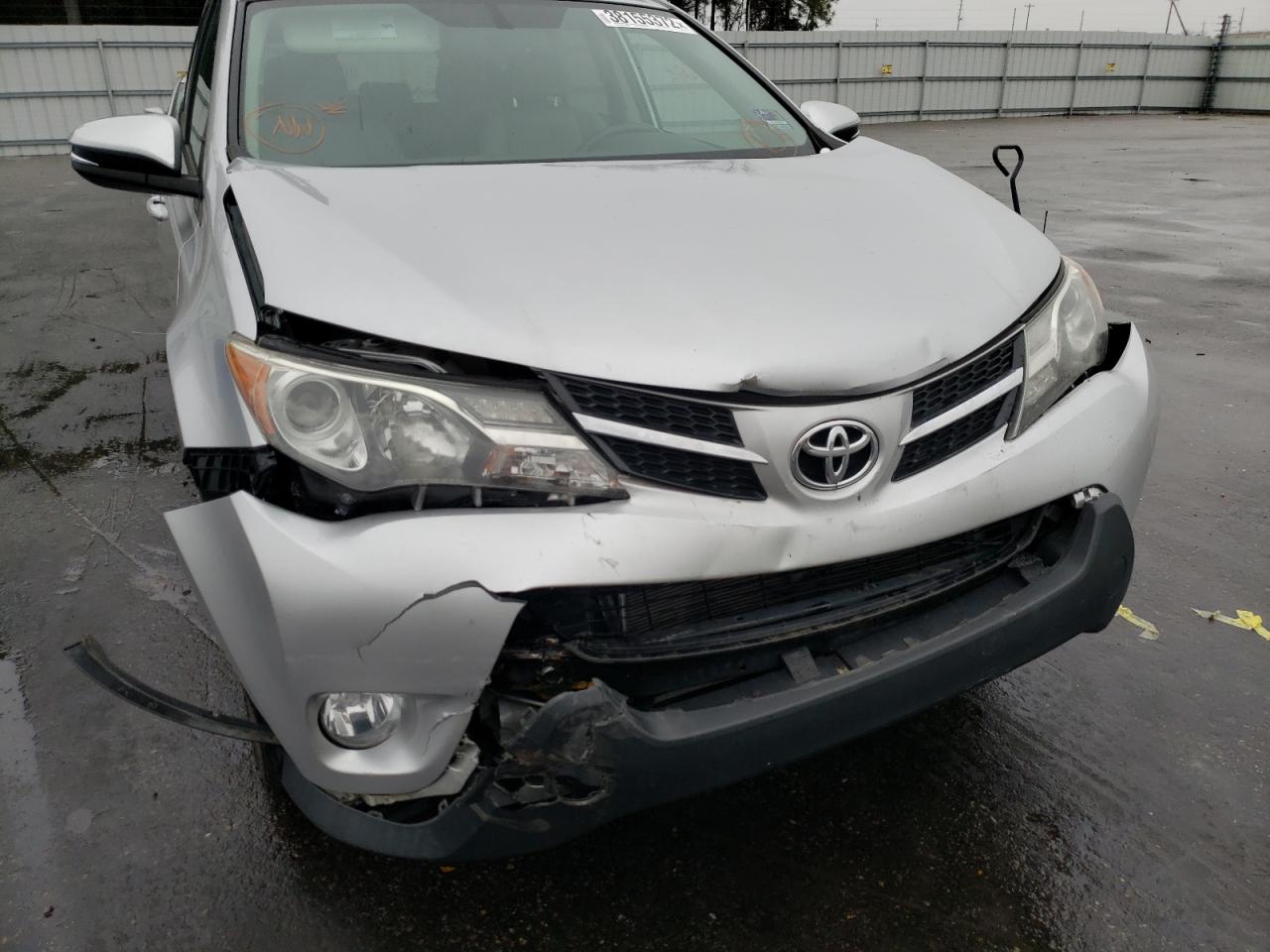 Photo 9 from auction – 2015 TOYOTA RAV4 LIMIT with VIN 2T3YFREV4FW165791