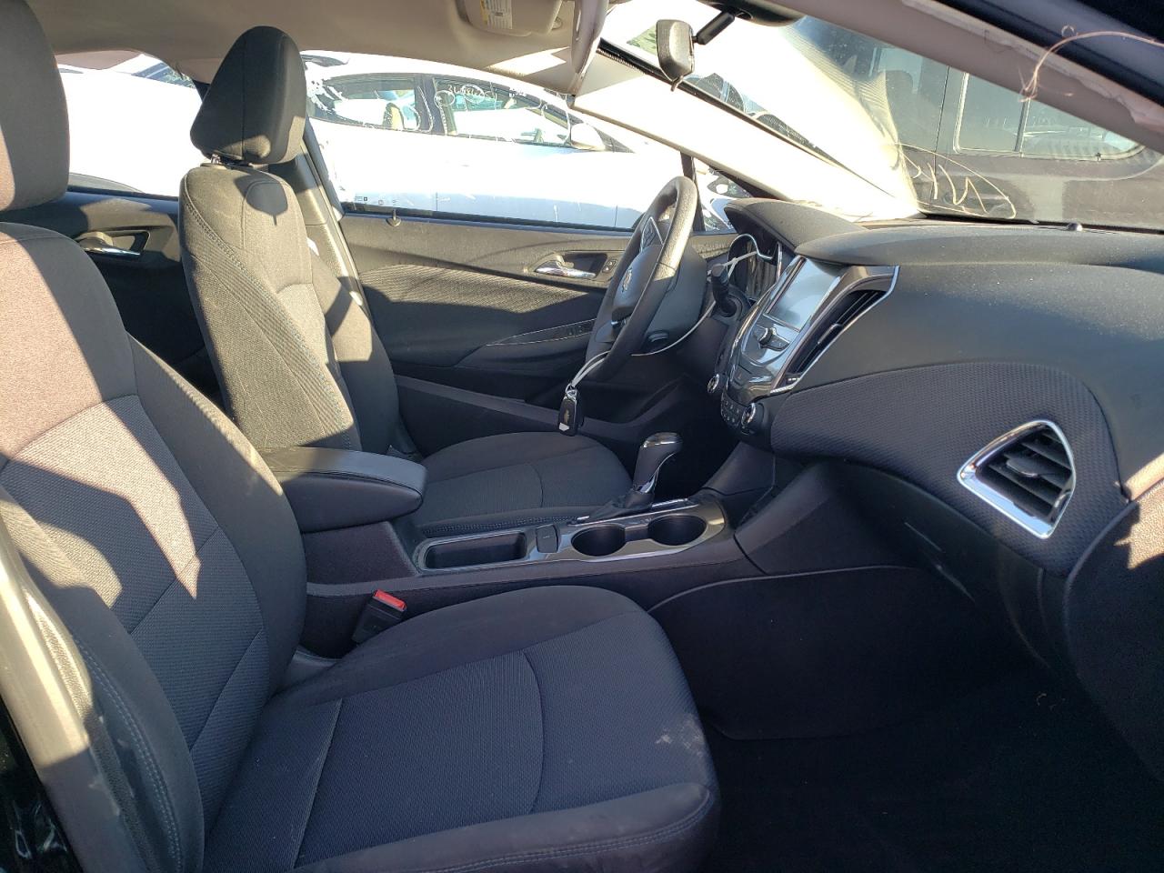 Photo 5 from auction – 2017 CHEVROLET CRUZE LT with VIN 3G1BE6SM4HS576958