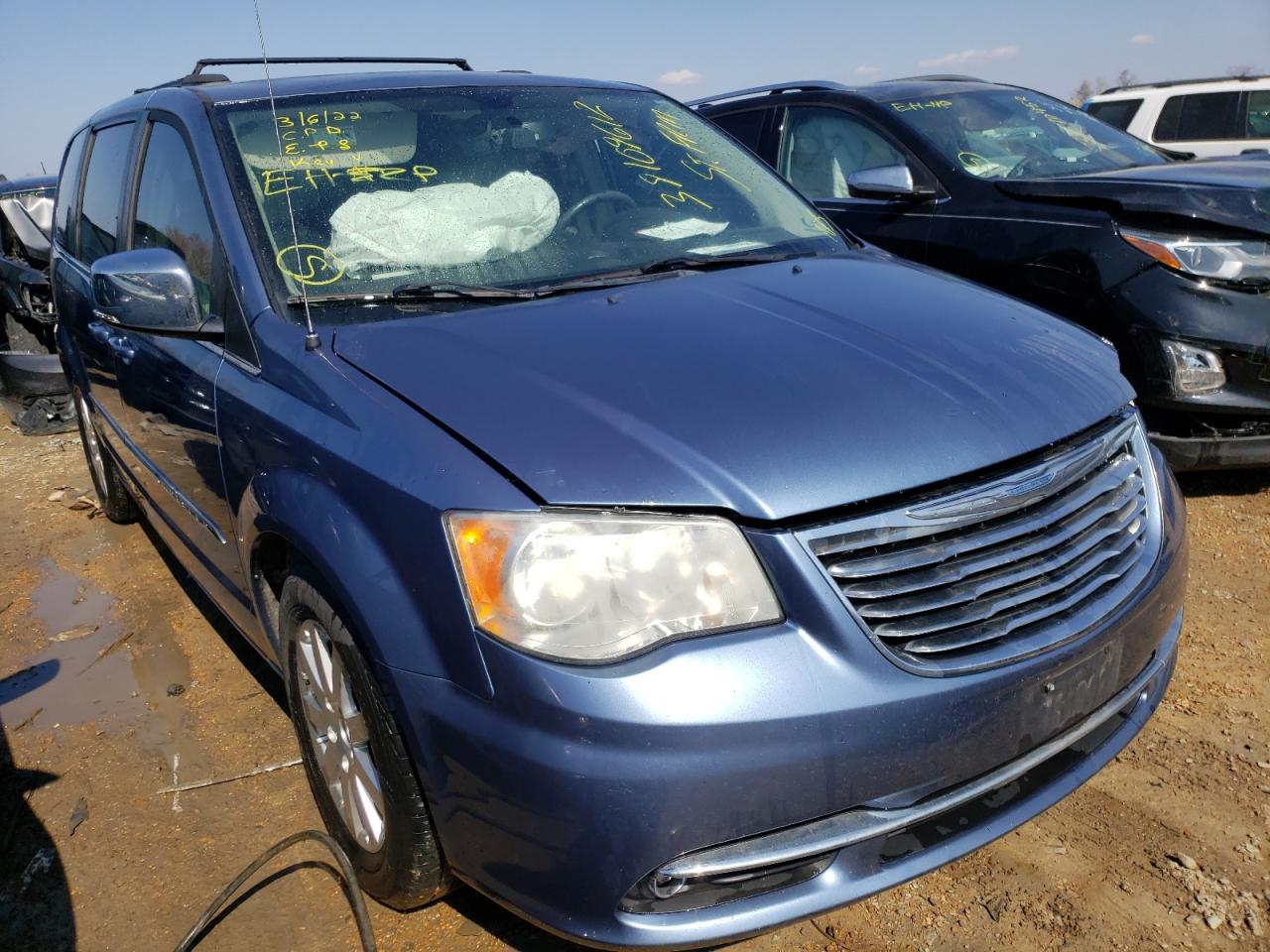 CHRYSLER TOWN & COU 2012 with VIN 2C4RC1CGXCR210807 - Photo from auction