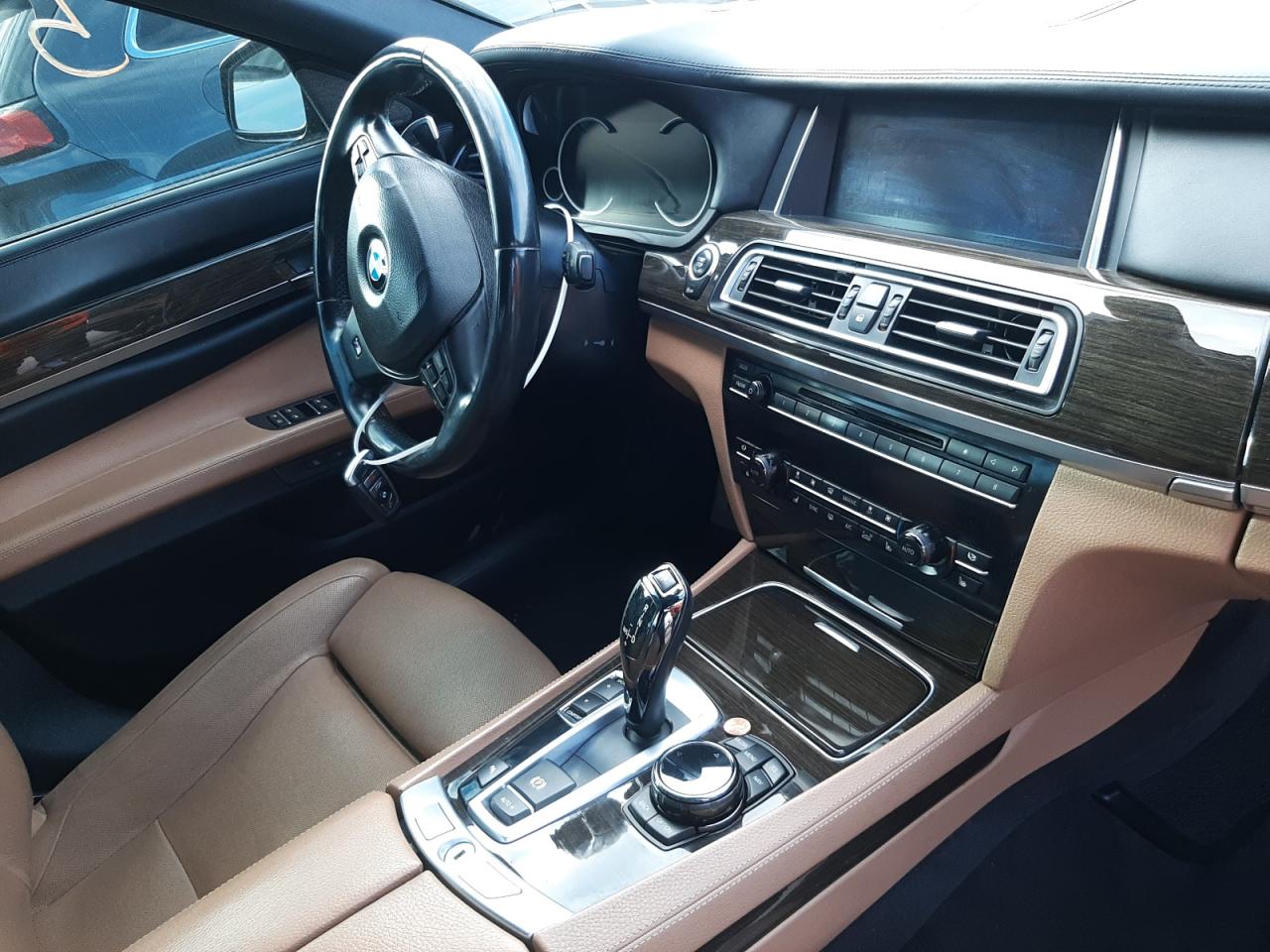 Photo 9 from auction – 2015 BMW 740 I with VIN WBAYA6C57FD826871