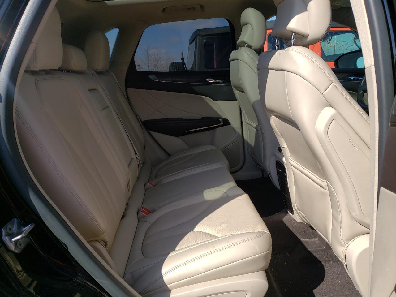 Photo 6 from auction – 2017 LINCOLN MKC RESERV with VIN 5LMTJ3DH4HUL27879