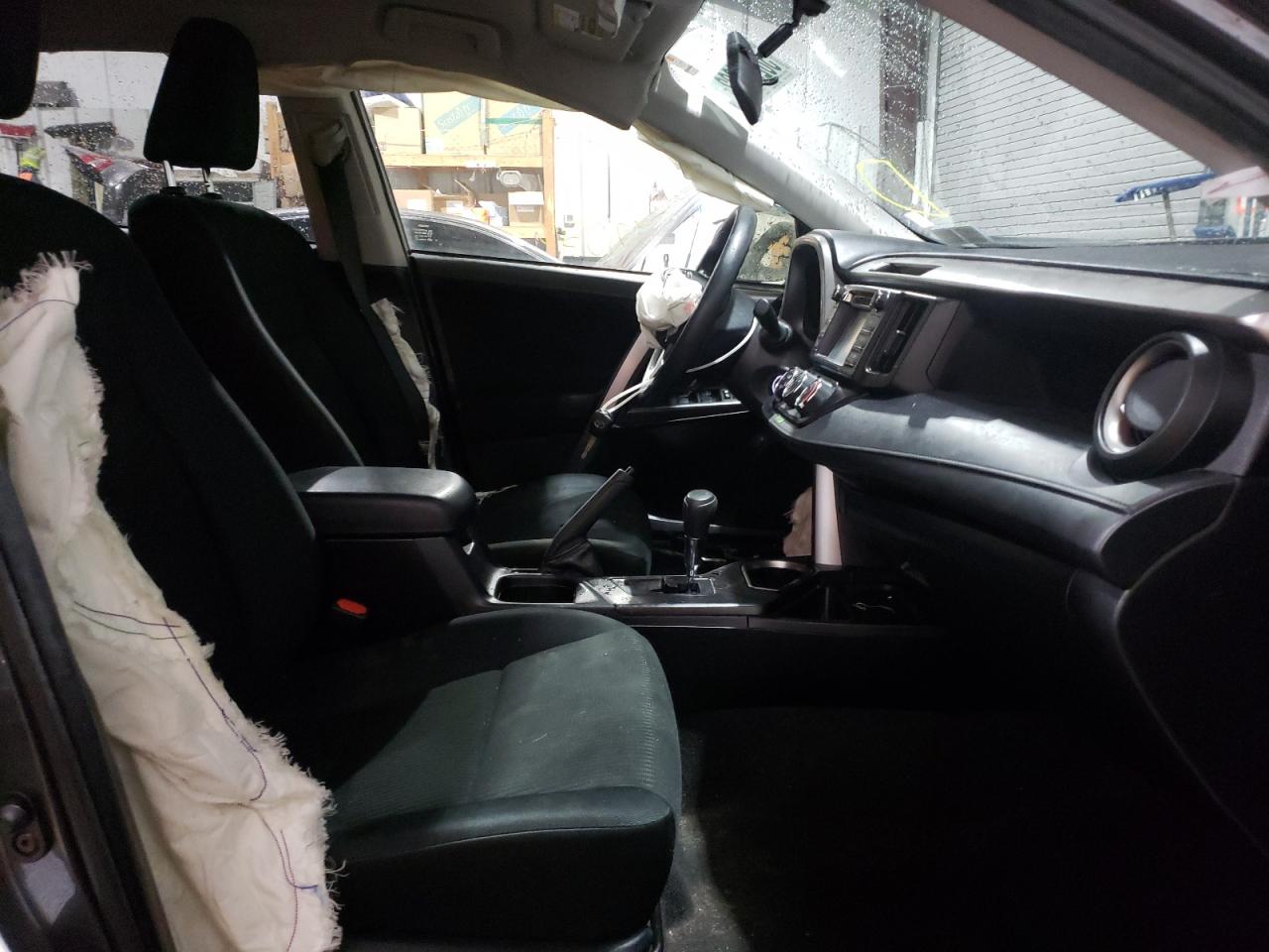 Photo 5 from auction – 2016 TOYOTA RAV4 LE with VIN JTMBFREV7GJ101430