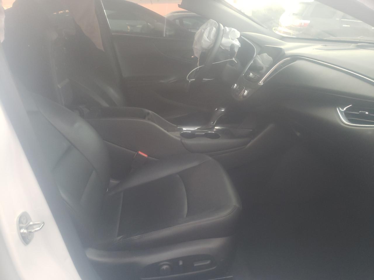 Photo 5 from auction – 2018 CHEVROLET MALIBU LT with VIN 1G1ZD5ST4JF109813