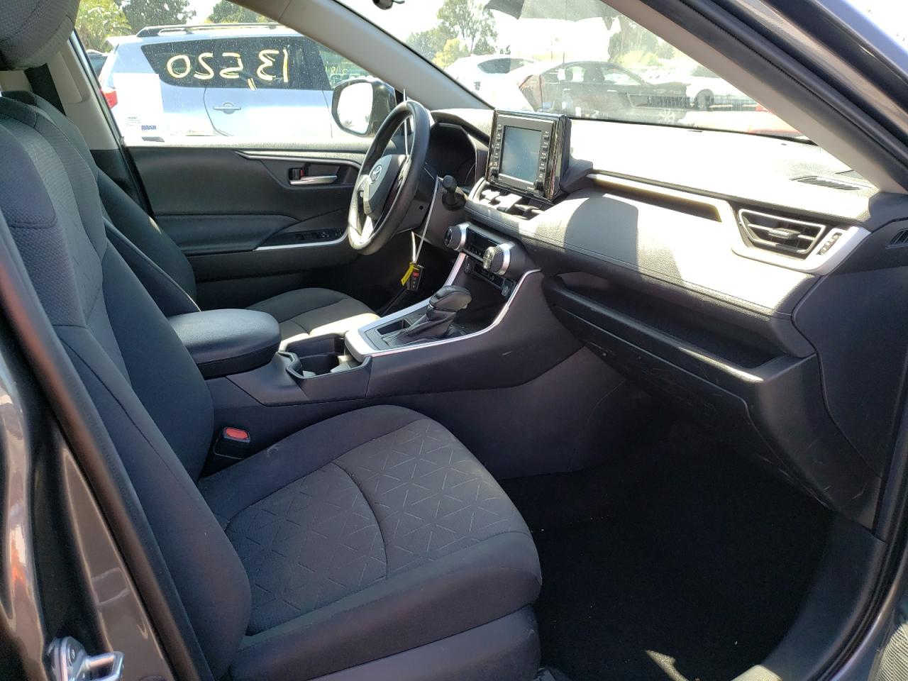 Photo 5 from auction – 2021 TOYOTA RAV4 XLE with VIN 2T3W1RFVXMC111754