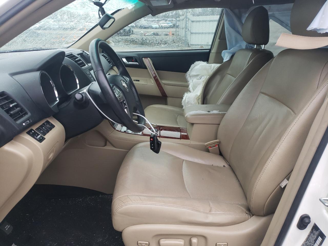 Photo 5 from auction – 2012 TOYOTA HIGHLANDER with VIN 5TDDK3EH0CS173613