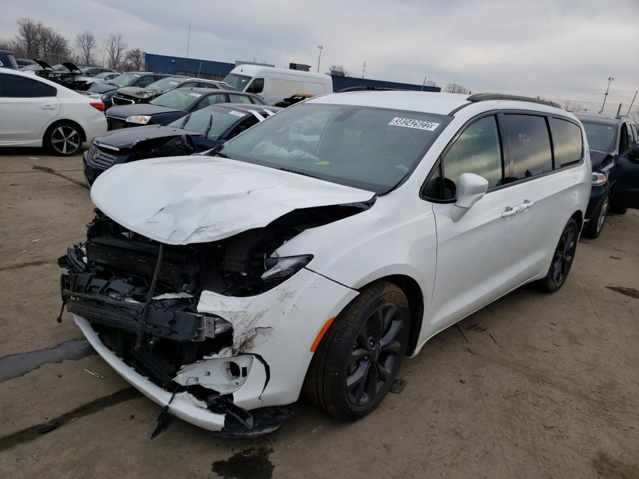 Photo 2 from auction – 2018 CHRYSLER PACIFICA T with VIN 2C4RC1BG0JR255463