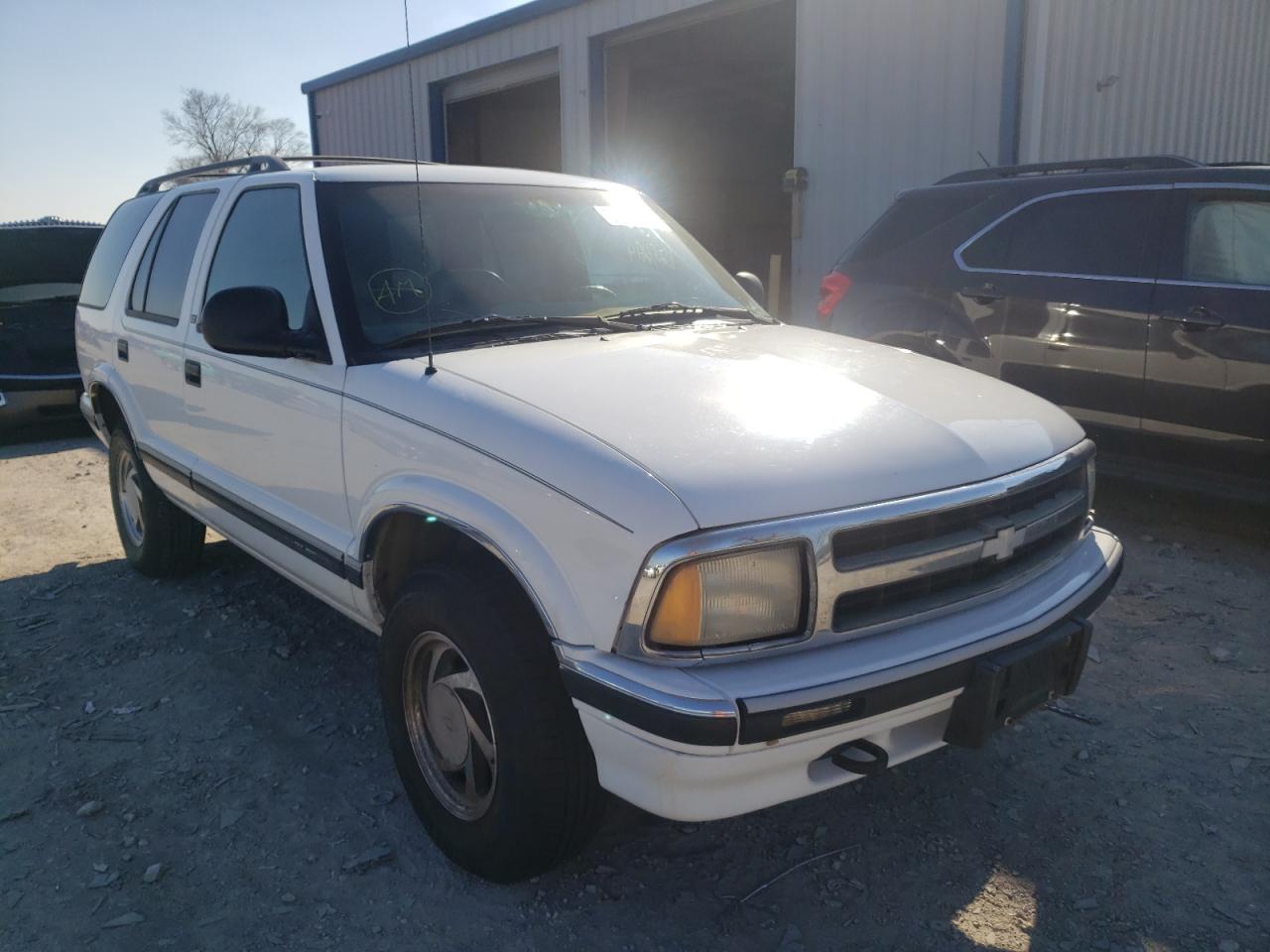CHEVROLET BLAZER 1997 with VIN 1GNDT13W1V2243236 - Photo from auction