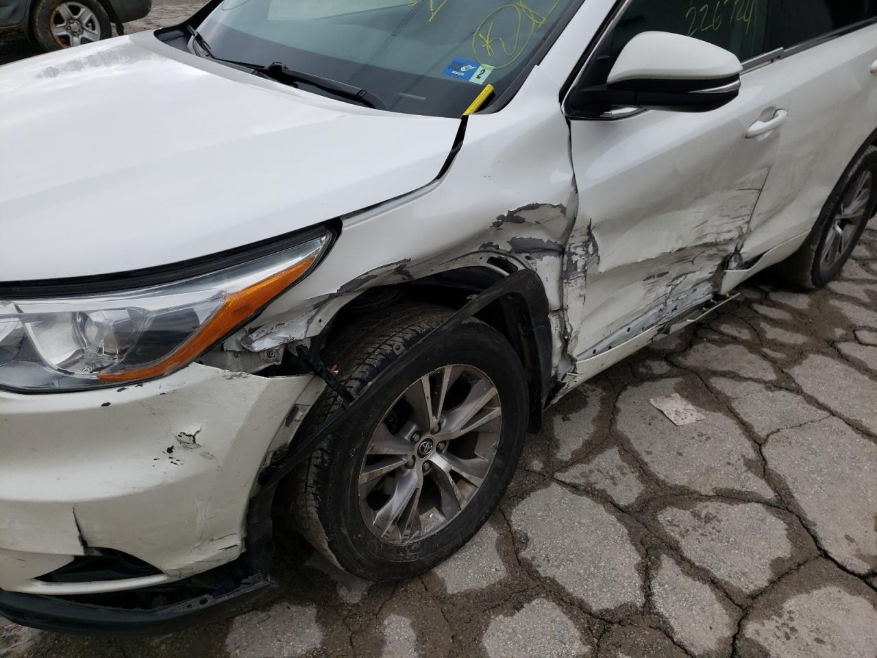 Photo 9 from auction – 2016 TOYOTA HIGHLANDER with VIN 5TDBKRFH6GS225065