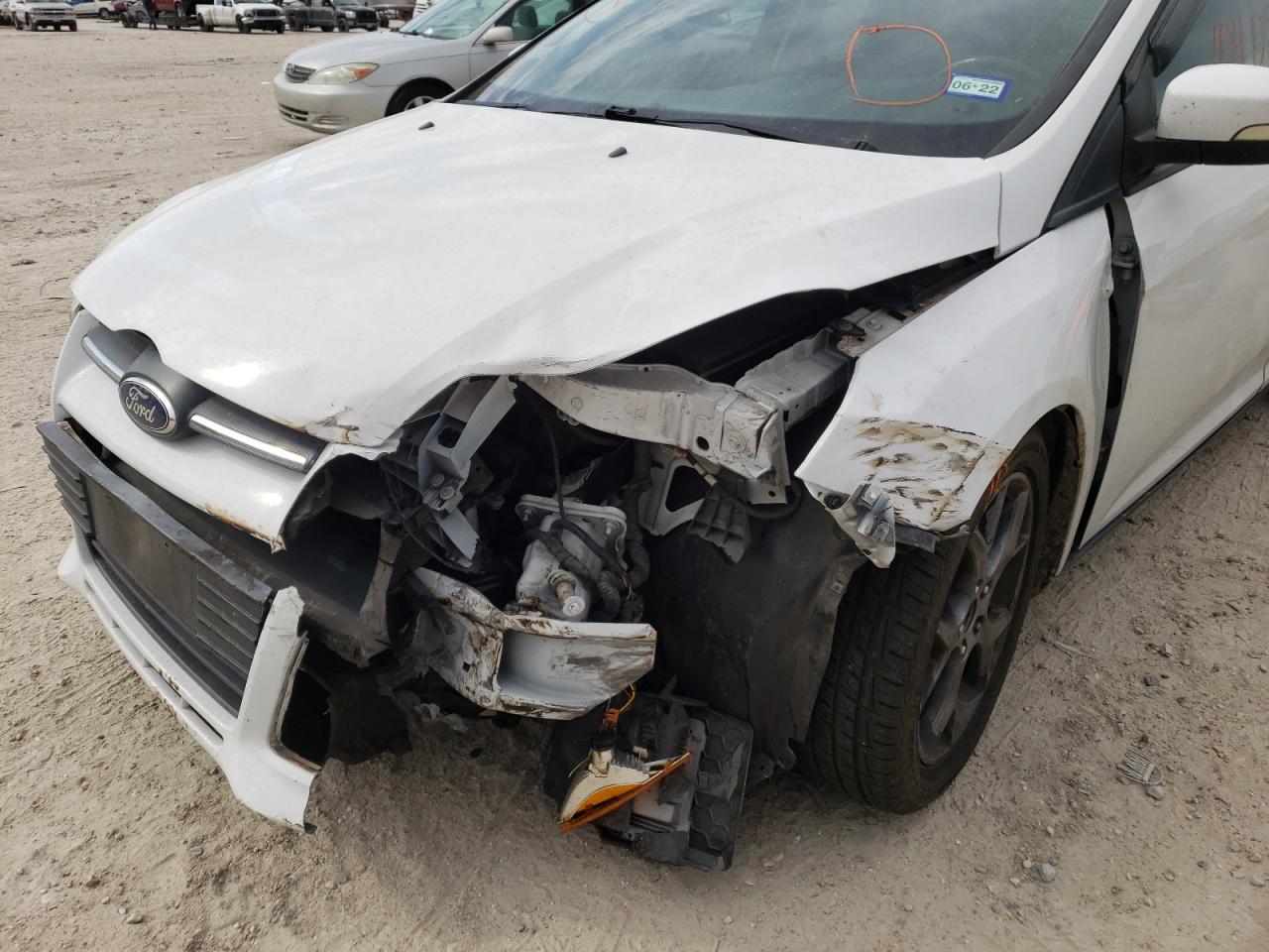 Photo 9 from auction – 2014 FORD FOCUS SE with VIN 1FADP3F26EL130190