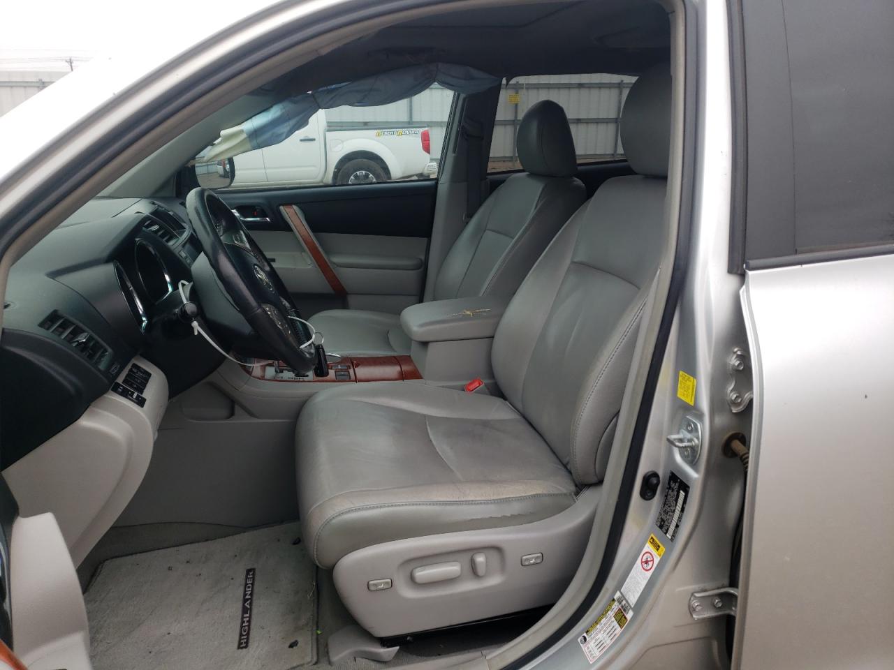 Photo 5 from auction – 2010 TOYOTA HIGHLANDER with VIN 5TDYK3EH5AS016299