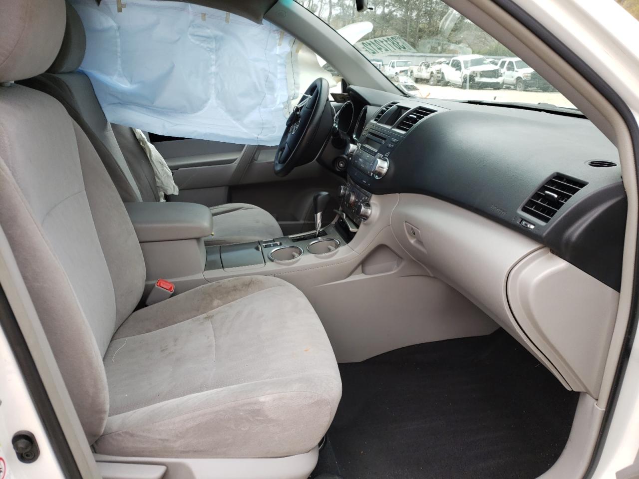 Photo 5 from auction – 2011 TOYOTA HIGHLANDER with VIN 5TDZK3EH0BS040922