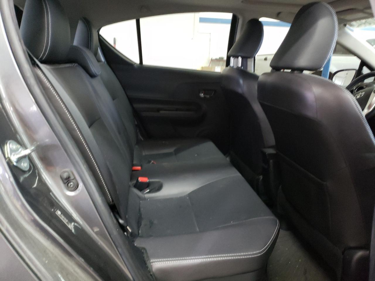Photo 6 from auction – 2015 TOYOTA PRIUS C with VIN JTDKDTB33F1102398