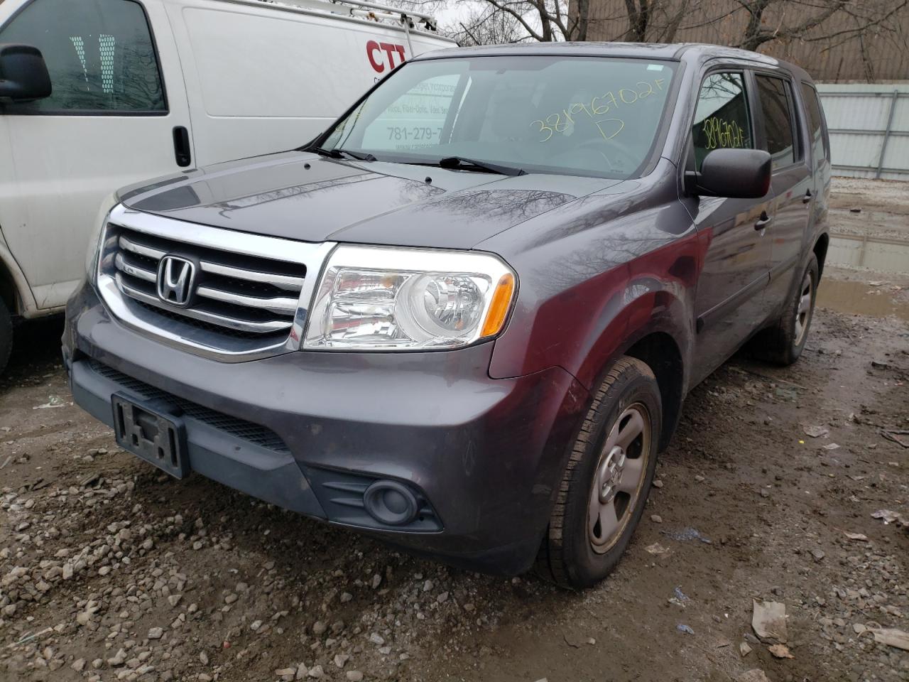 Photo 2 from auction – 2014 HONDA PILOT LX with VIN 5FNYF4H25EB025967