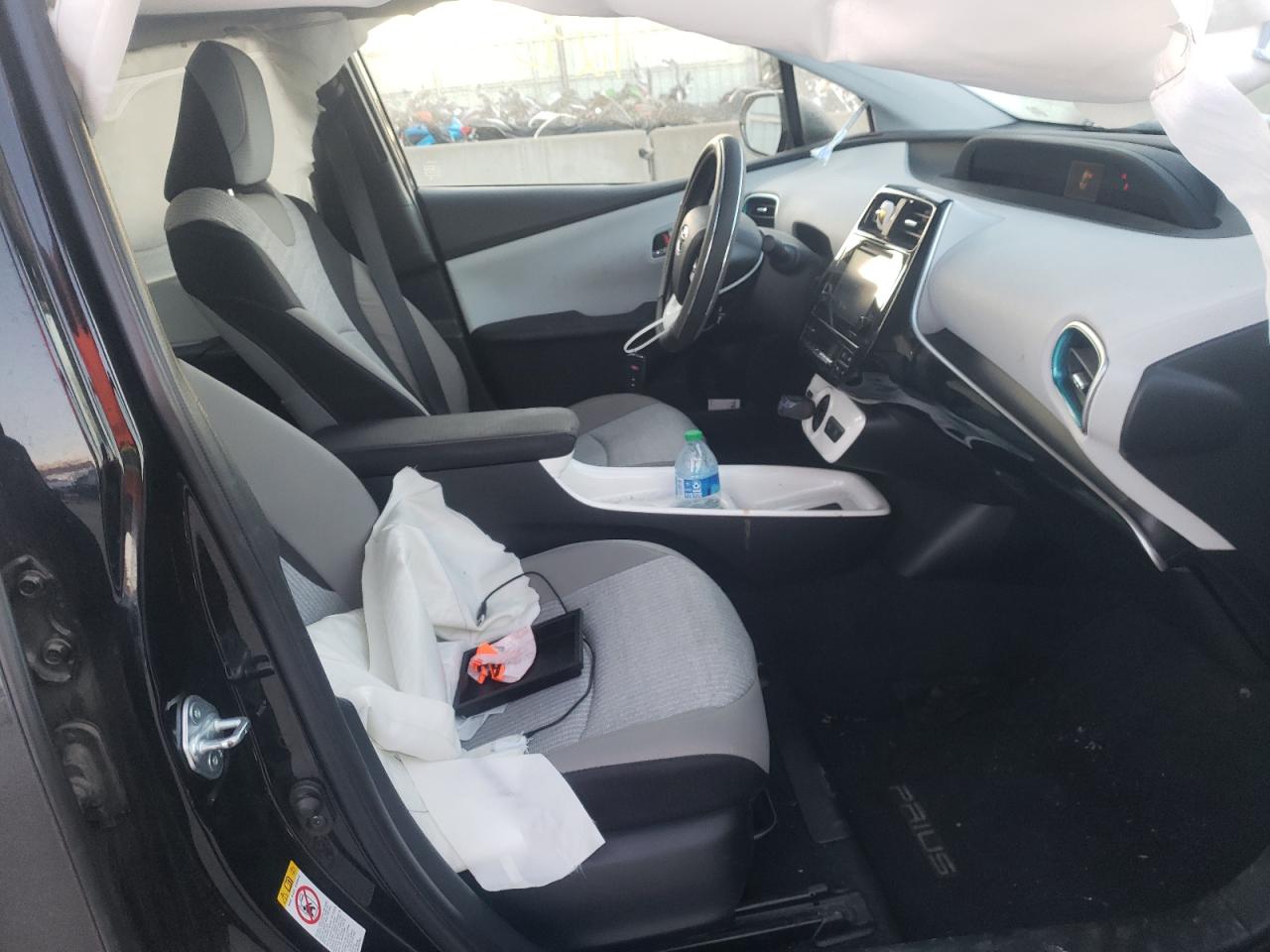 Photo 5 from auction – 2016 TOYOTA PRIUS with VIN JTDKARFU5G3013436