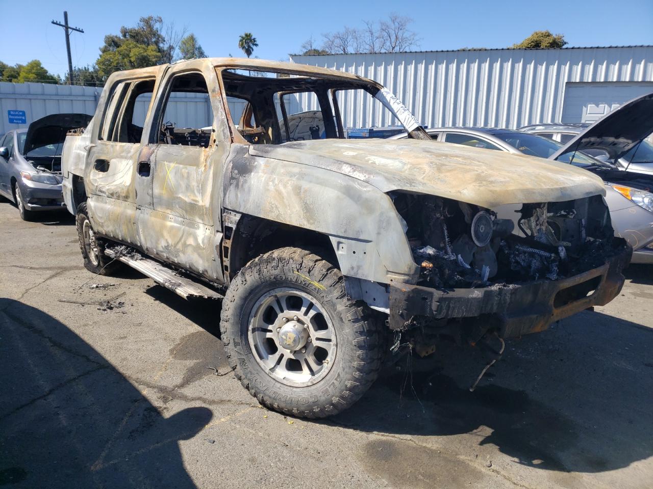 CHEVROLET AVALANCHE 2003 with VIN 3GNGK23G63G127680 - Photo from auction