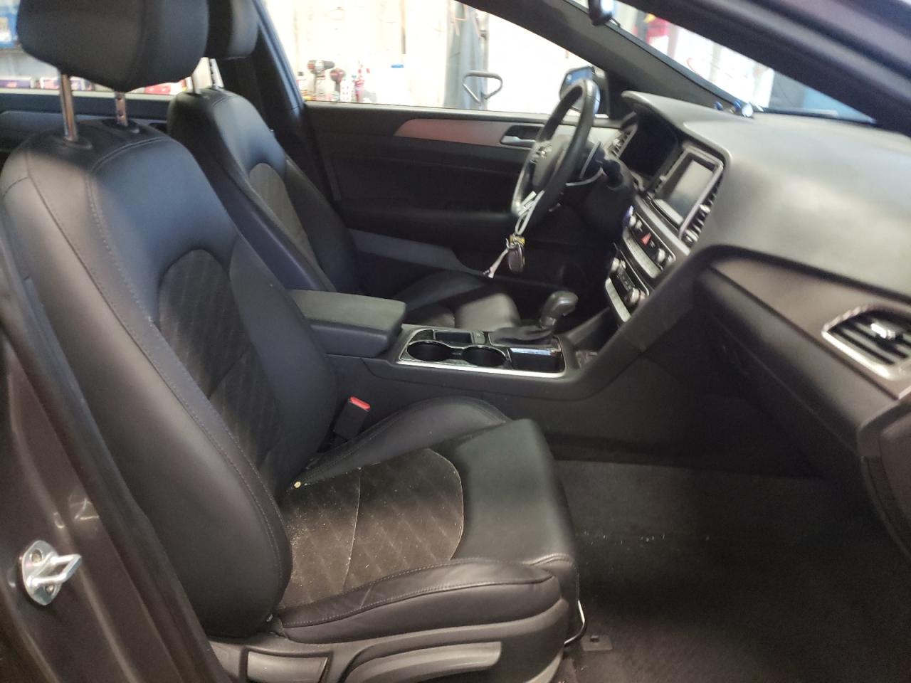 Photo 5 from auction – 2018 HYUNDAI SONATA SPO with VIN 5NPE34AB2JH660209
