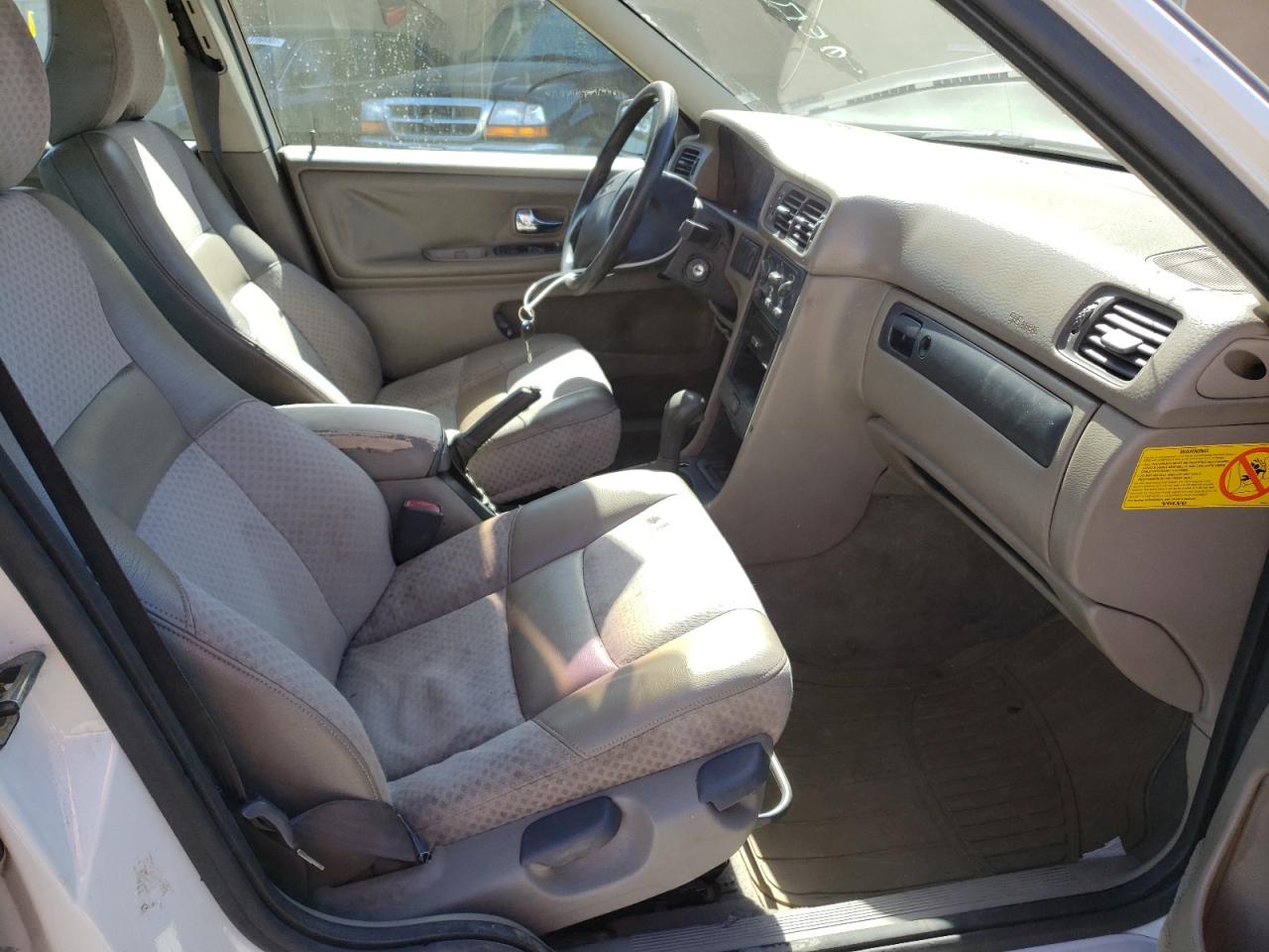 Photo 5 from auction – 2000 VOLVO S70 BASE with VIN YV1LS61J3Y2623821