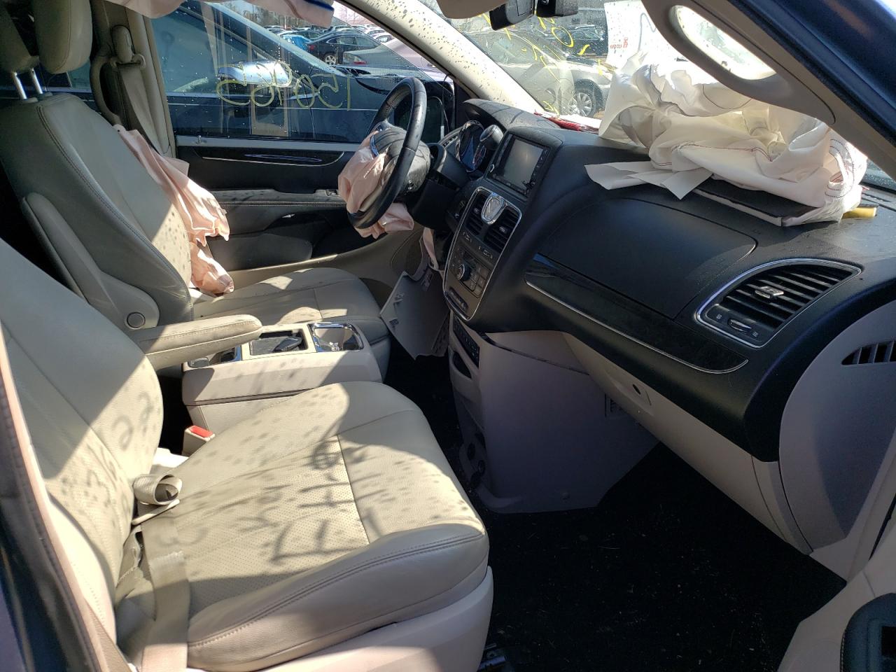 Photo 5 from auction – 2012 CHRYSLER TOWN & COU with VIN 2C4RC1CGXCR210807