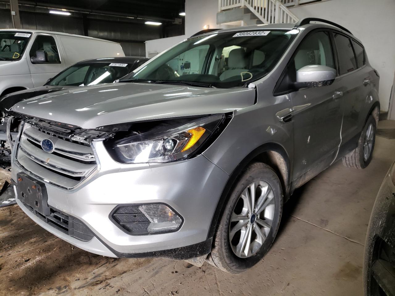 Photo 2 from auction – 2017 FORD ESCAPE SE with VIN 1FMCU9GD1HUB46020
