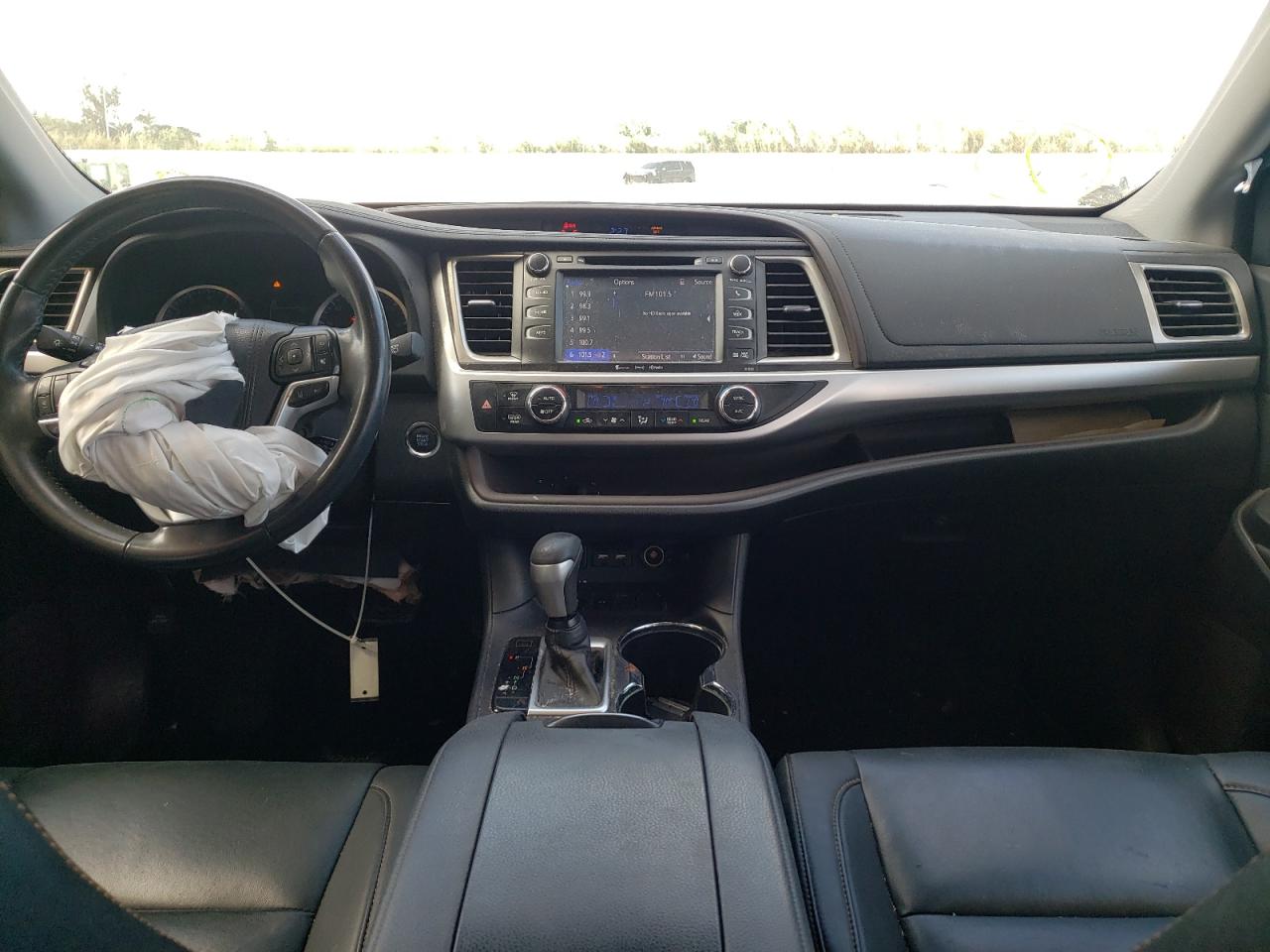 Photo 9 from auction – 2019 TOYOTA HIGHLANDER with VIN 5TDKZRFH3KS557856
