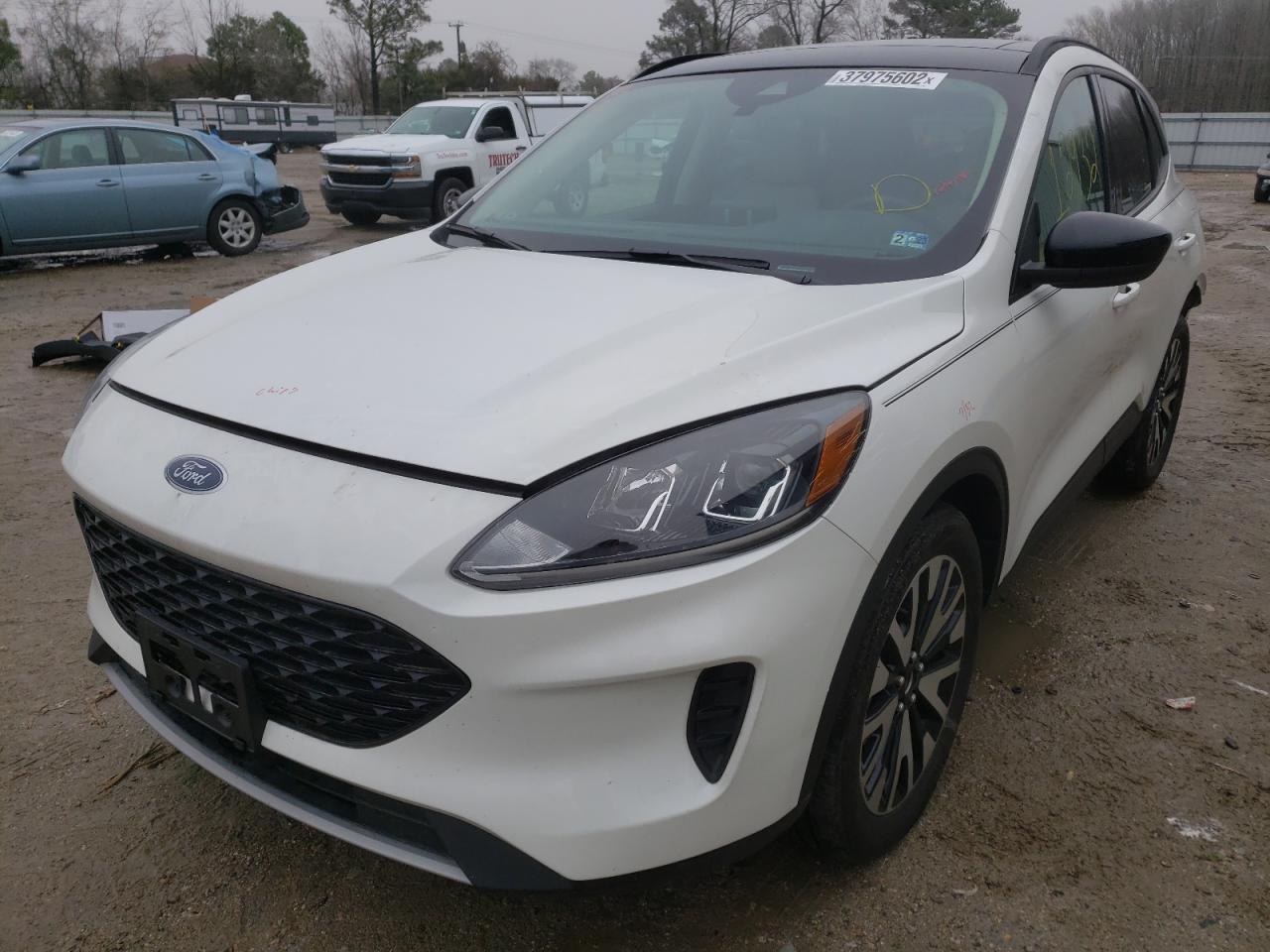 Photo 2 from auction – 2020 FORD ESCAPE SE with VIN 1FMCU0BZ3LUC17001