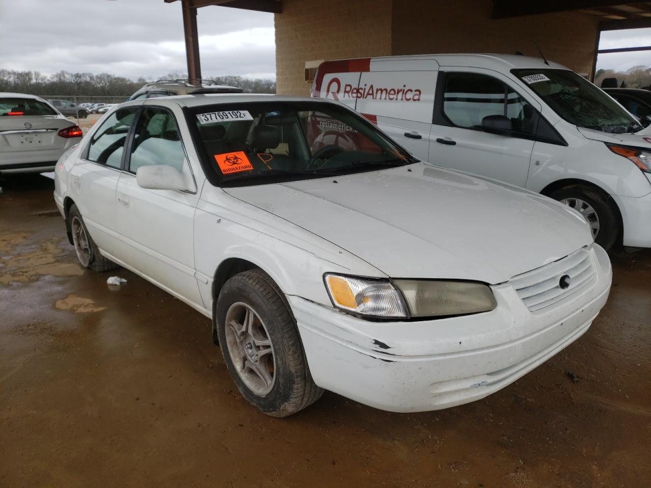 TOYOTA CAMRY CE 1998 with VIN 4T1BF22K2WU071649 - Photo from auction