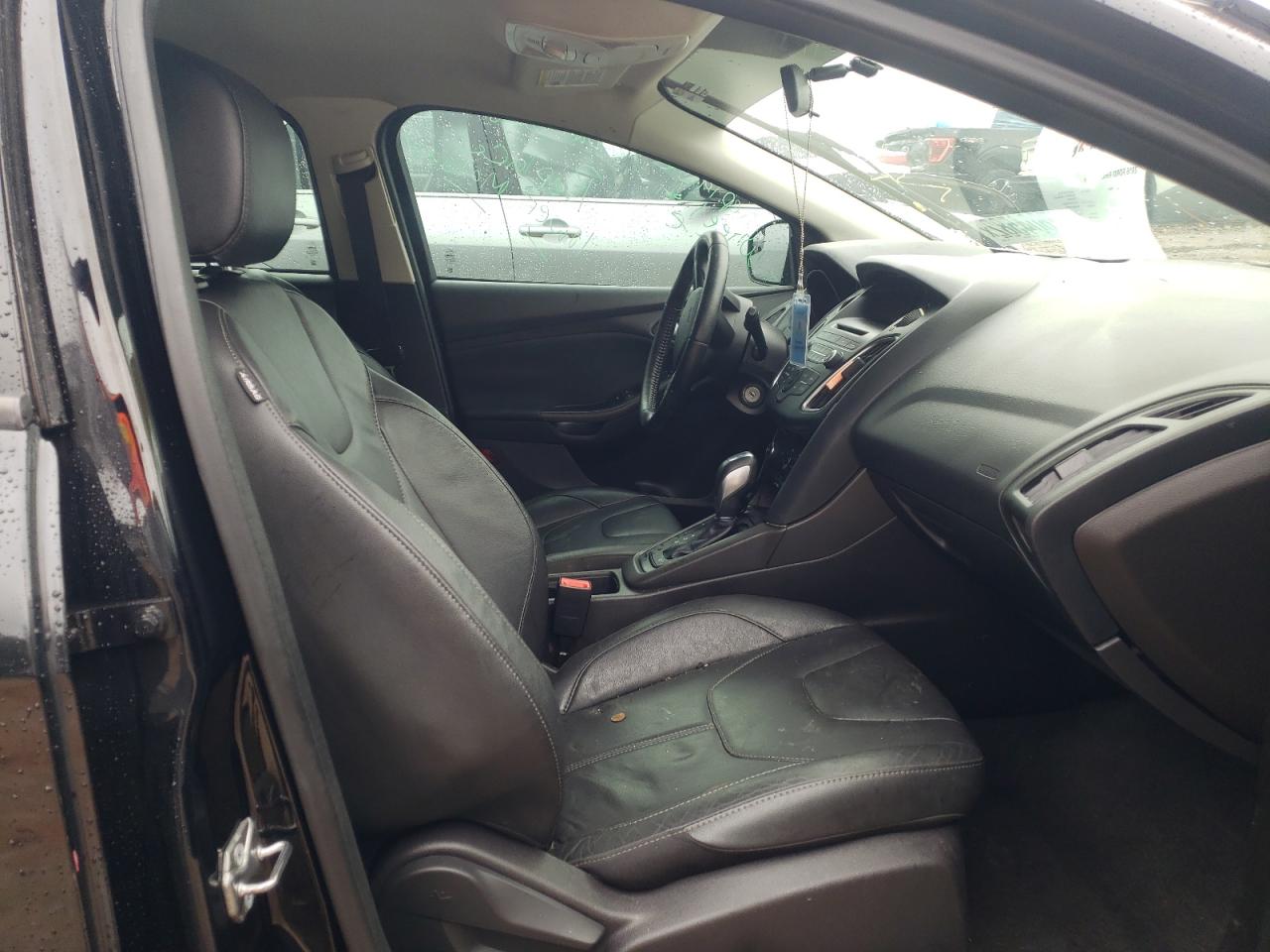 Photo 5 from auction – 2016 FORD FOCUS SE with VIN 1FADP3K28GL264885