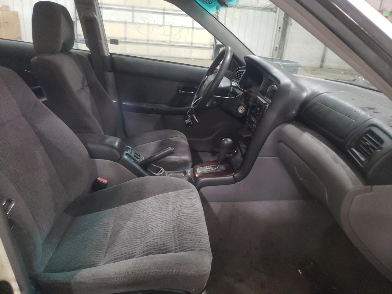 Photo 5 from auction – 2000 SUBARU LEGACY OUT with VIN 4S3BH6651Y7612010