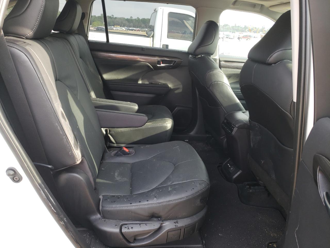 Photo 6 from auction – 2021 TOYOTA HIGHLANDER with VIN 5TDFZRAH1MS071462
