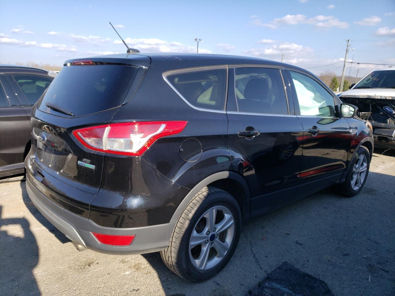 Foto 4 de la subasta – 2016 FORD ESCAPE SE con VIN 1FMCU0G91GUA63807