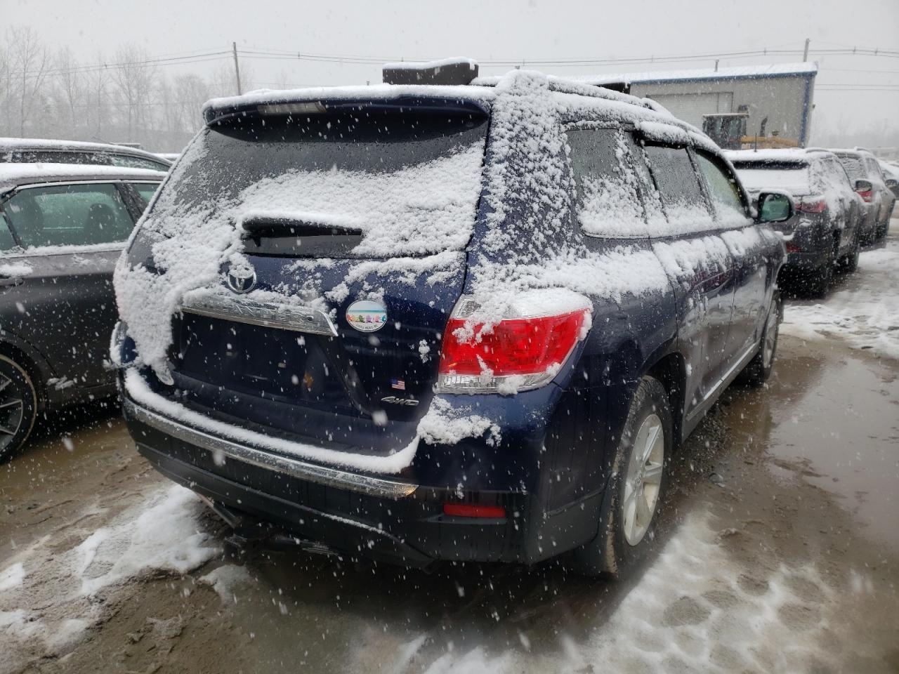 Photo 4 from auction – 2011 TOYOTA HIGHLANDER with VIN 5TDBK3EH5BS061573