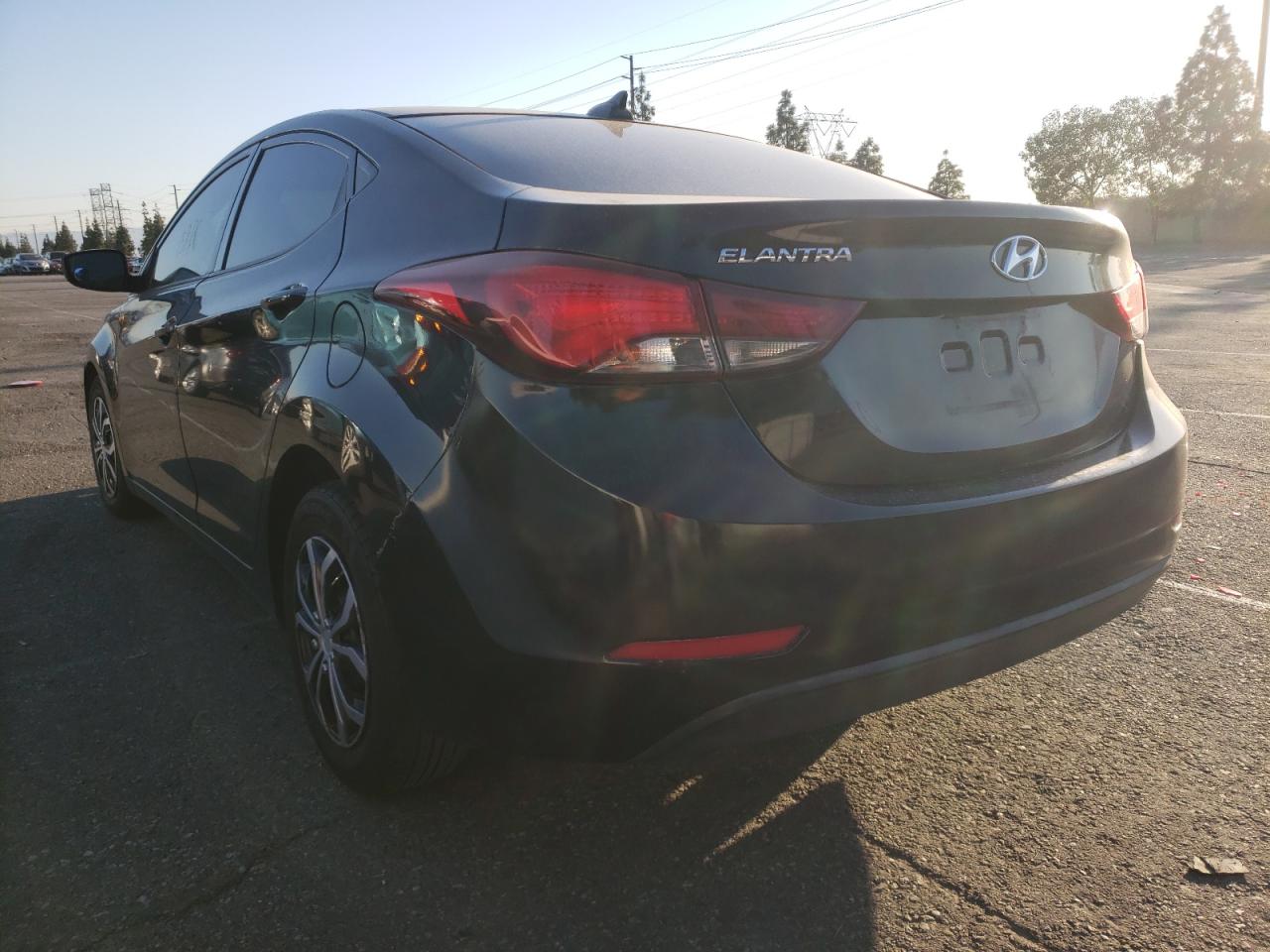 Photo 3 from auction – 2016 HYUNDAI ELANTRA SE with VIN 5NPDH4AE7GH725538