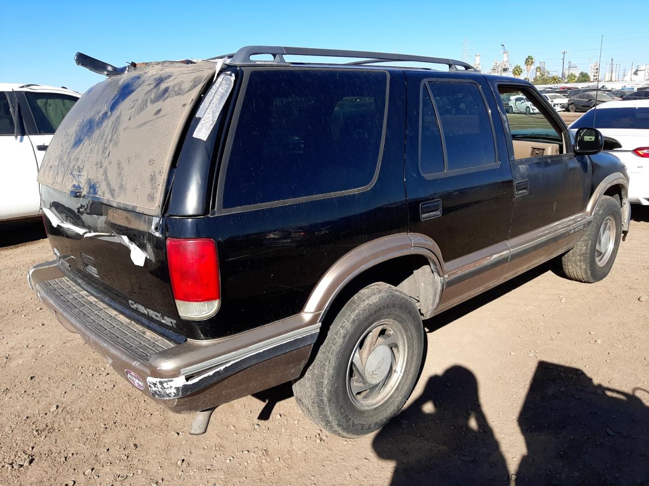 Photo 4 from auction – 1997 CHEVROLET BLAZER with VIN 1GNDT13W5V2260010