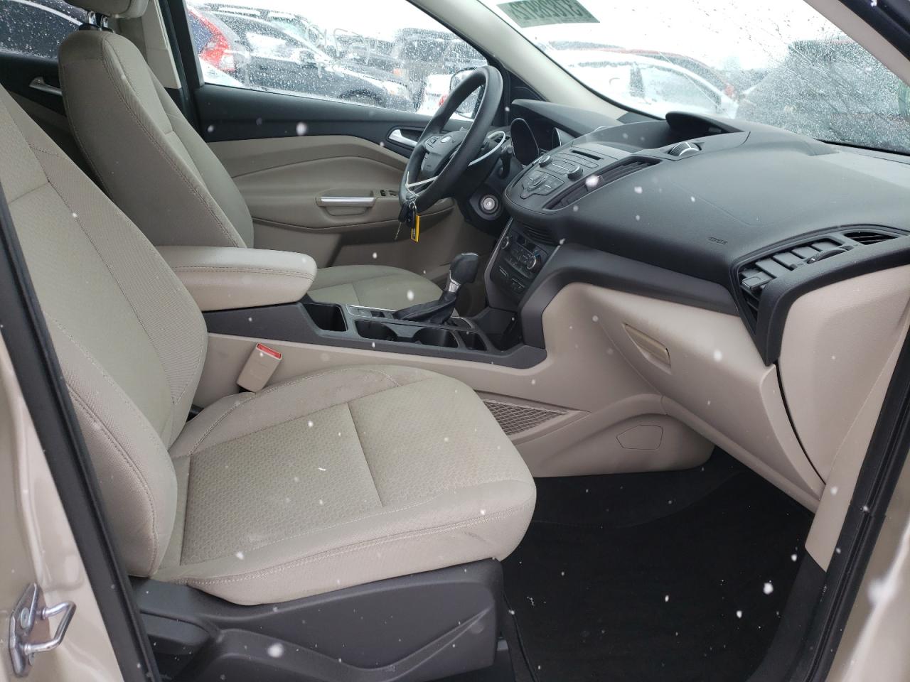 Photo 5 from auction – 2017 FORD ESCAPE SE with VIN 1FMCU0GD5HUD38455