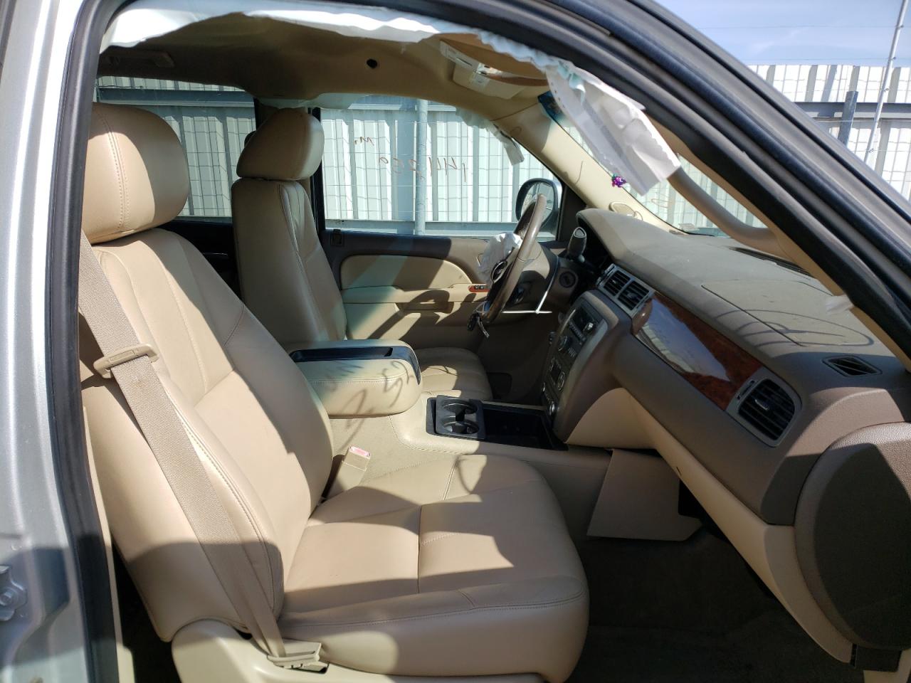 Photo 5 from auction – 2011 GMC YUKON SLT with VIN 1GKS2CE09BR352798