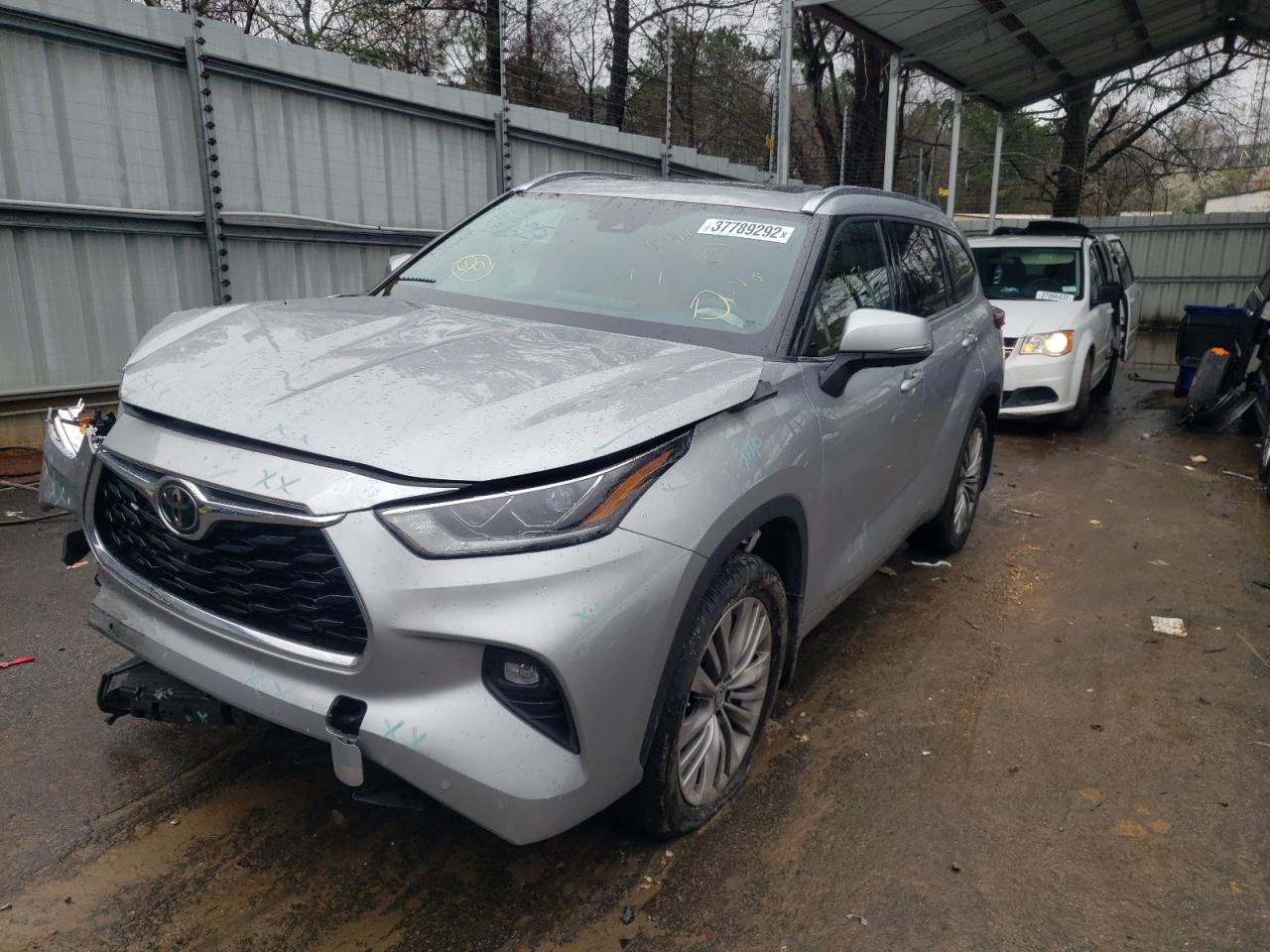 Photo 2 from auction – 2021 TOYOTA HIGHLANDER with VIN 5TDFZRBH9MS091599
