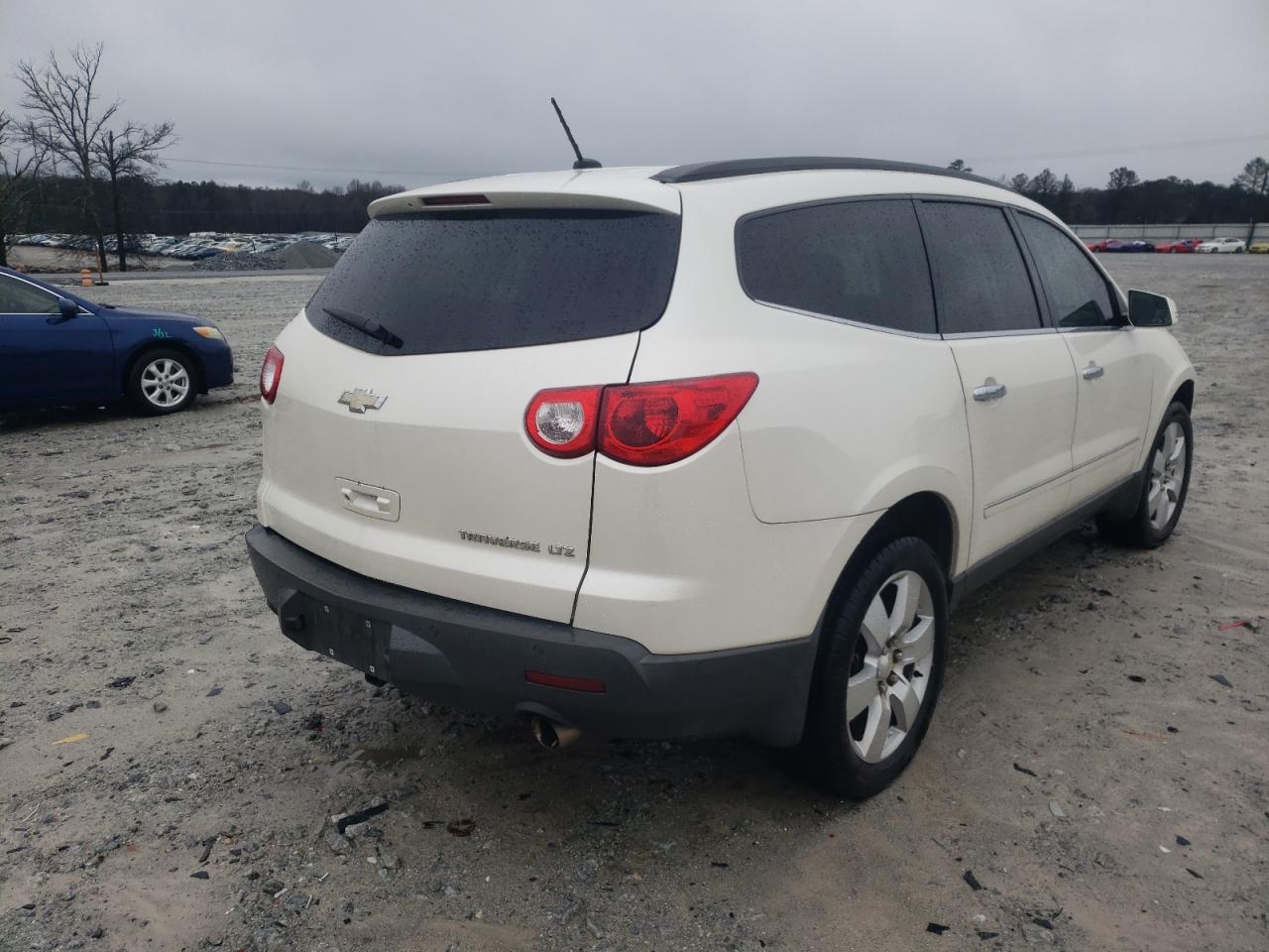 Photo 4 from auction – 2011 CHEVROLET TRAVERSE L with VIN 1GNKRLED7BJ381488