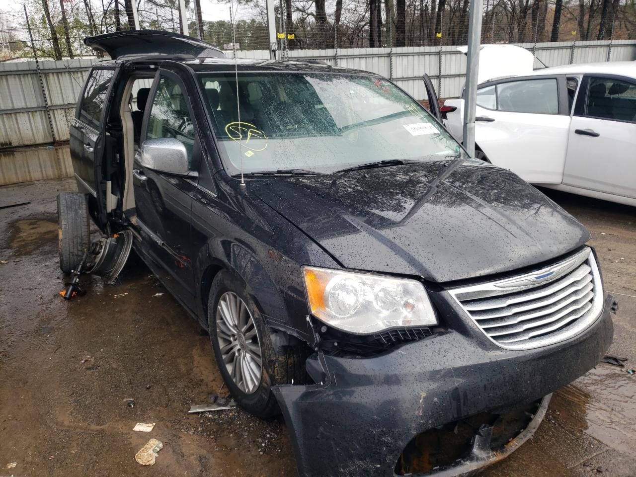 CHRYSLER TOWN & COU 2014 with VIN 2C4RC1CGXER469591 - Photo from auction