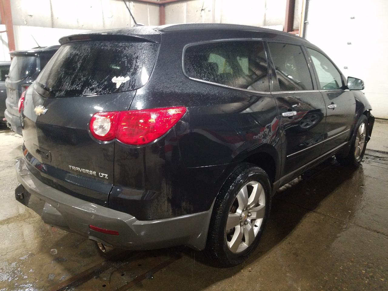 Photo 4 from auction – 2011 CHEVROLET TRAVERSE L with VIN 1GNKVLED4BJ363493