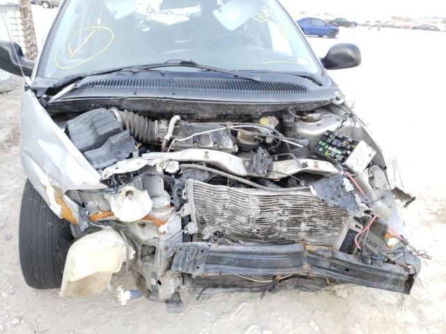 Photo 9 from auction – 2005 CHRYSLER TOWN & COU with VIN 2C4GP44R55R449889