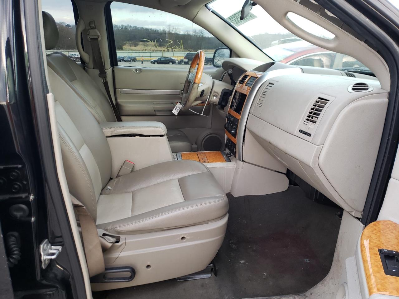 Photo 5 from auction – 2009 CHRYSLER ASPEN LIMI with VIN 1A8HX58PX9F715481