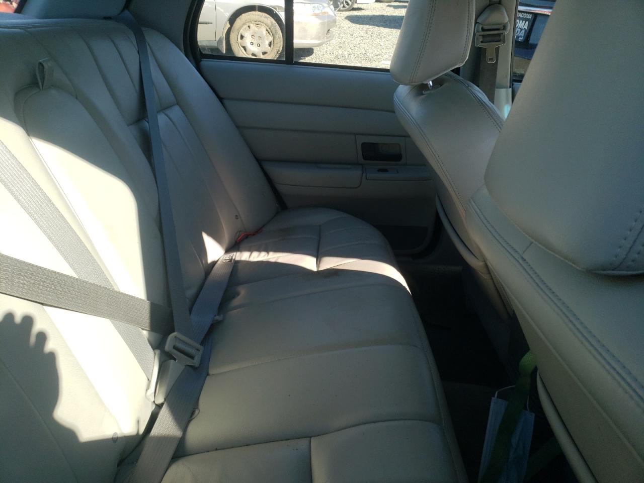 Photo 6 from auction – 2003 FORD CROWN VICT with VIN 2FAHP74W23X201545