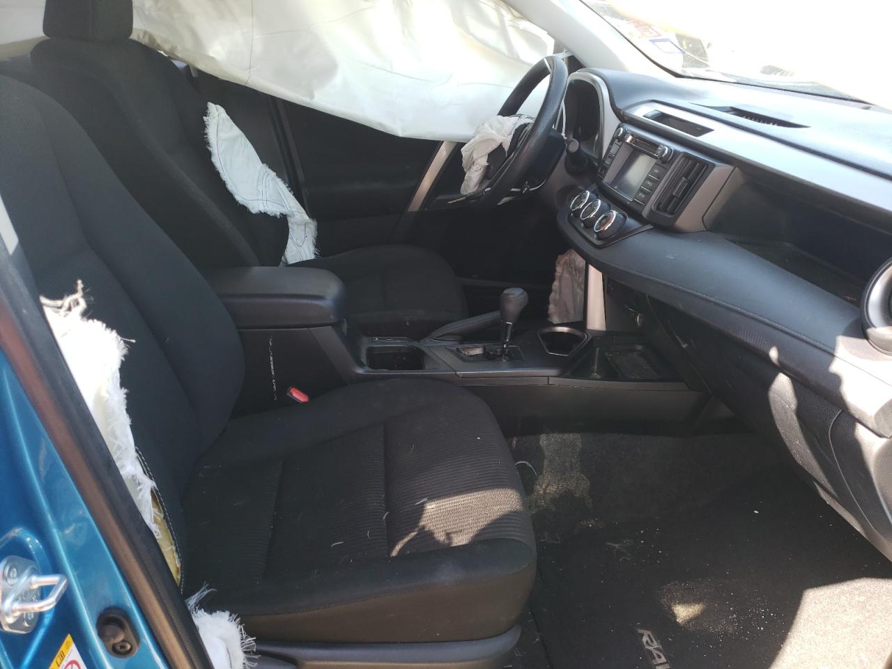 Photo 5 from auction – 2016 TOYOTA RAV4 LE with VIN JTMZFREV6GJ069360