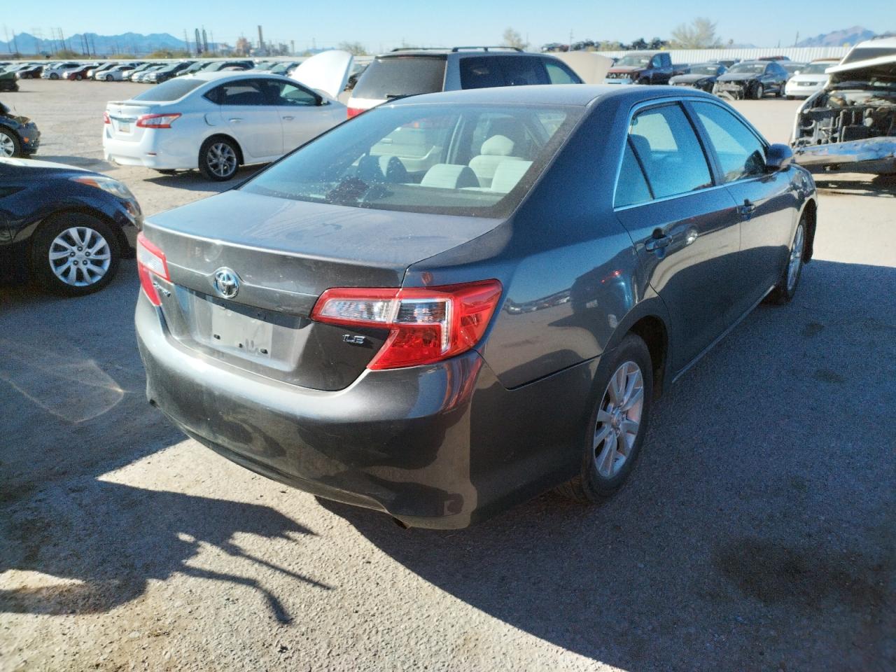 Photo 4 from auction – 2014 TOYOTA CAMRY with VIN 4T4BF1FKXER352588