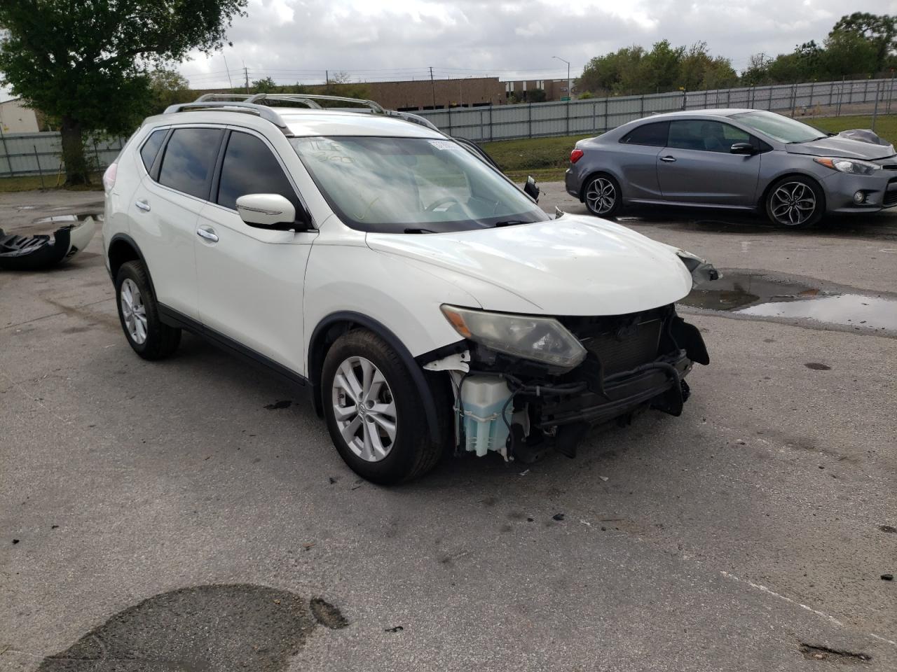 NISSAN ROGUE S 2014 with VIN 5N1AT2MT4EC830039 - Photo from auction