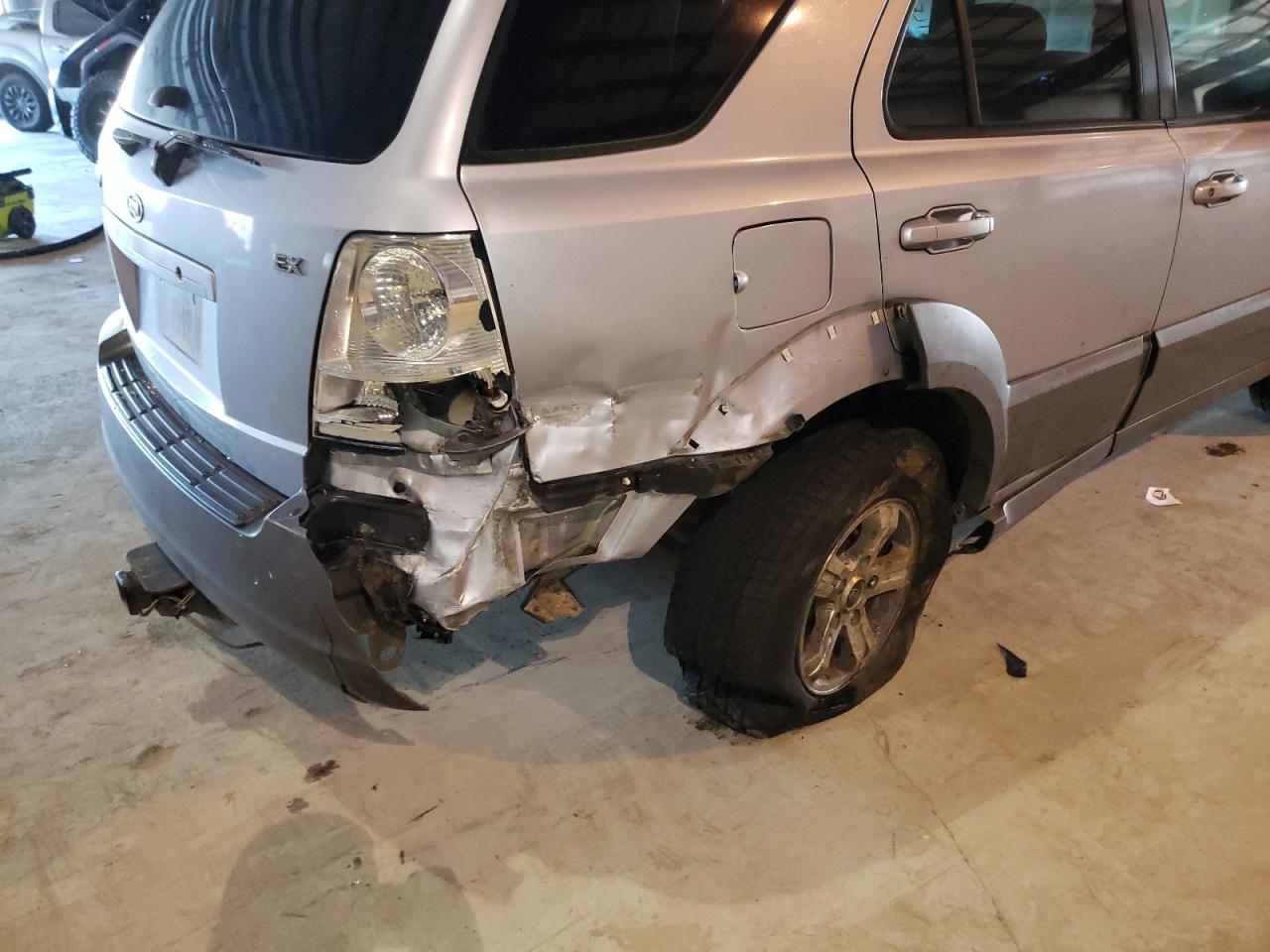 Photo 9 from auction – 2005 KIA SORENTO EX with VIN KNDJC733X55344570