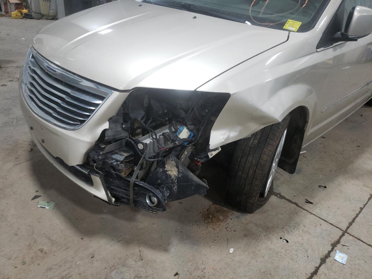 Photo 9 from auction – 2012 CHRYSLER TOWN & COU with VIN 2C4RC1BG2CR237632